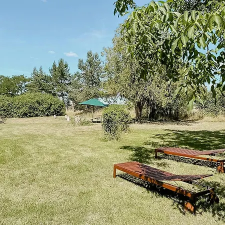 Secluded With Garden Ferienhaus